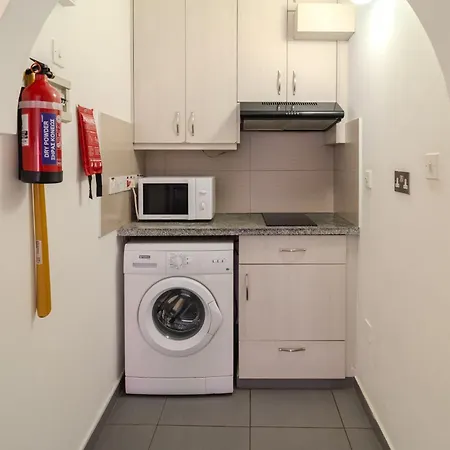 Mackenzie Blu Apartment Larnaca