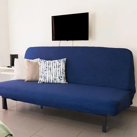 Mackenzie Blu لارنكا