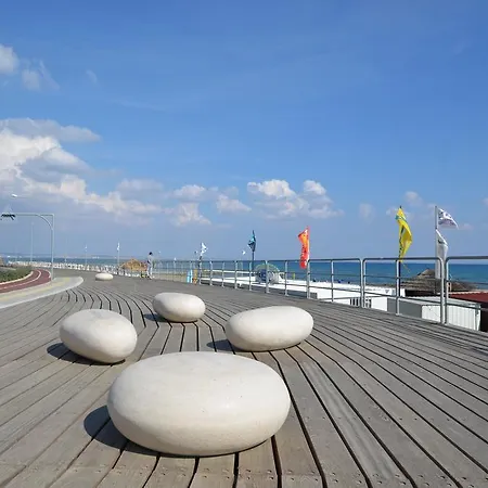 Mackenzie Blu * لارنكا